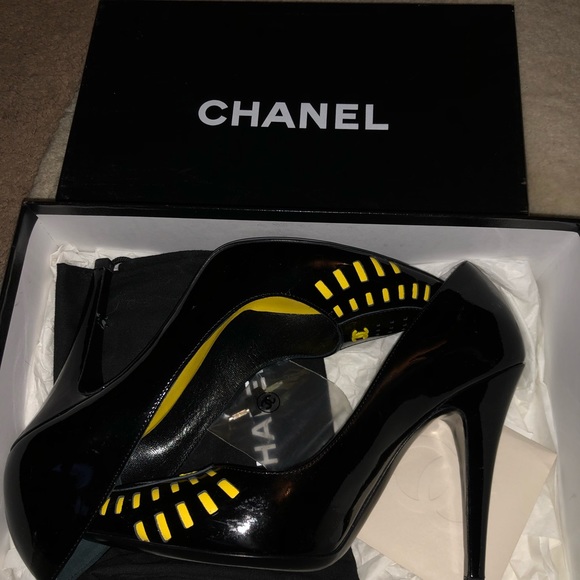CHANEL Black and Yellow Heels - Picture 5 of 8